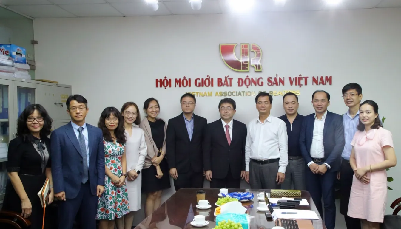 VARS và AMRO Hợp Tác Nghiên Cứu Dữ Liệu Kinh Tế Vĩ Mô Thị Trường Bất Động Sản